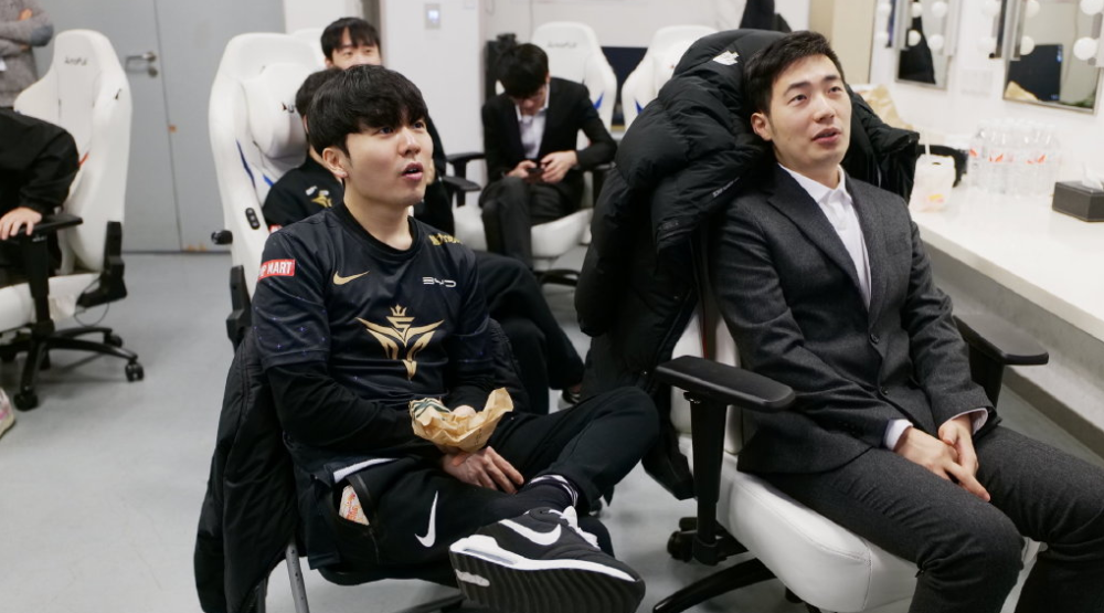 JJB-包含Karsa与90激战尤文图斯分钟，晋级下一阶段胜负难料！，JackeyLove焦点对战比赛高潮迭起的词条