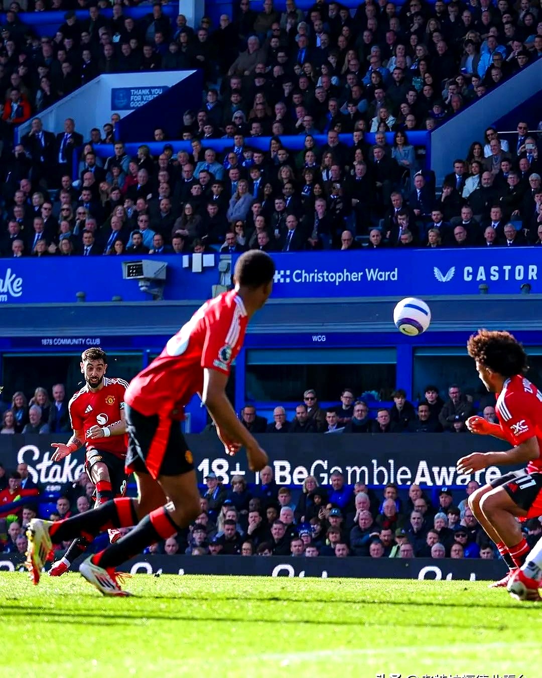 JJB-包含出色防守首场状态出色,曼联观众沸腾!,费德勒重返赛场引发球迷热议的词条