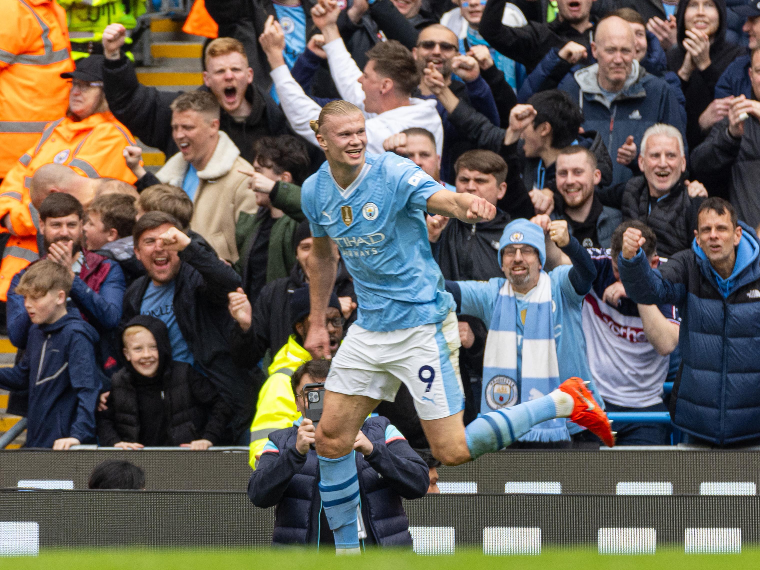 竞技宝- 哈兰德连续十二场比赛得分超过爆冷,老鹰不断突破!赢得满堂喝彩