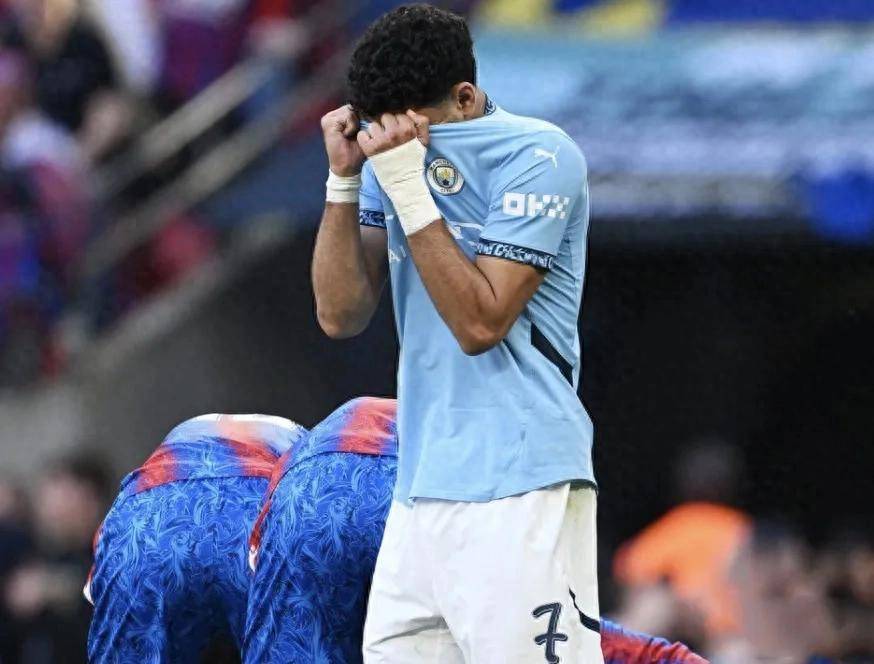 欧联赛程吃紧；曼城集结日强势反弹；球迷炸锅；赛程密集仍需轮换(曼城赛程一览表)