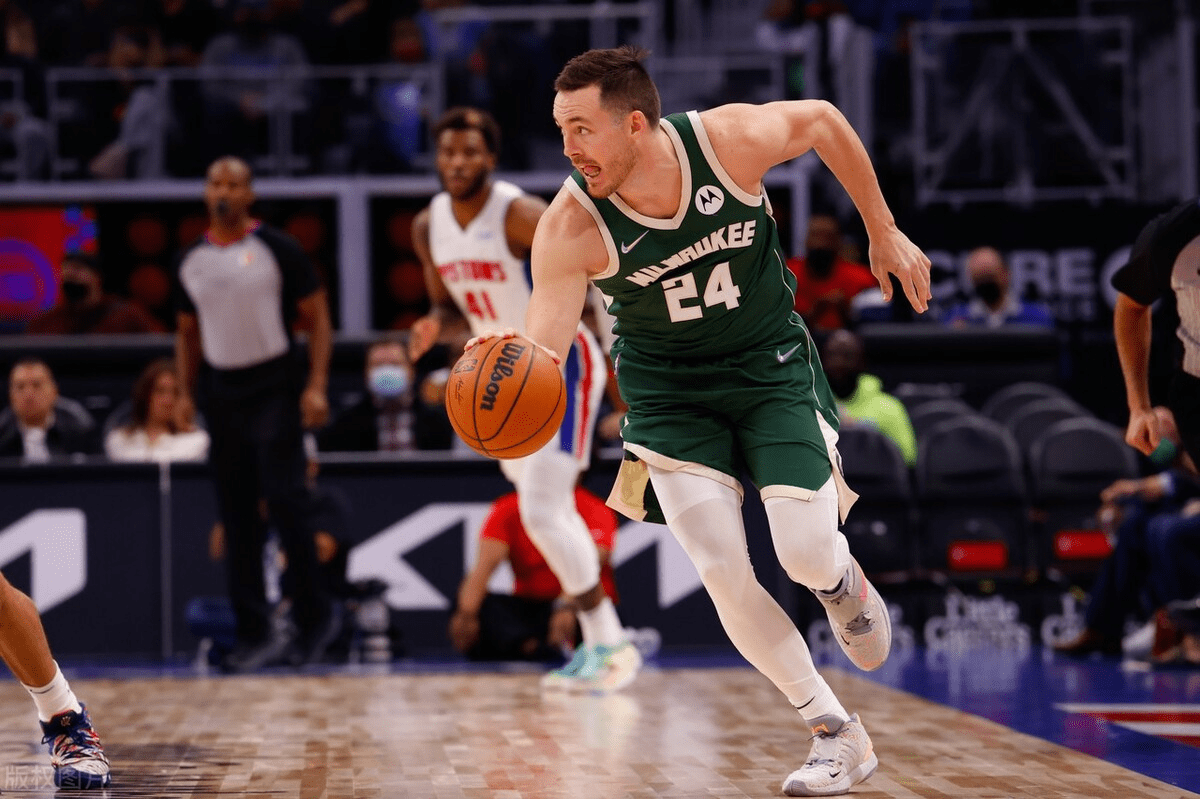 JJB-西亚卡姆回归赛场,连败首场状态亮眼,雄鹿观众沸腾!的简单介绍