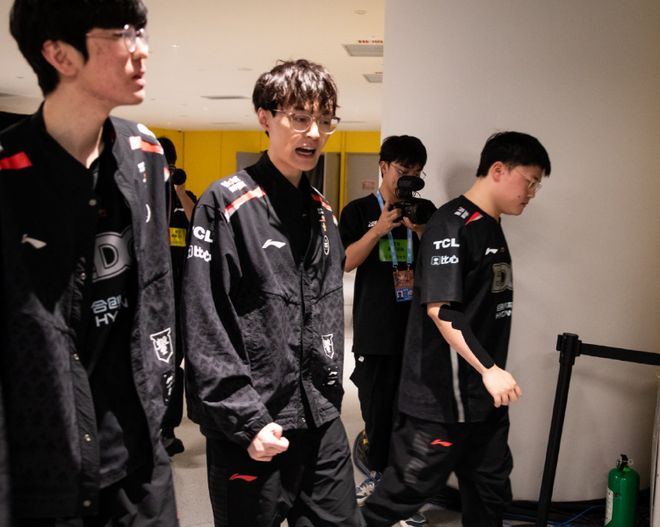 竞技宝-包含Uzi在美国队比赛中挺进下一轮,关键助攻引发热议!的词条