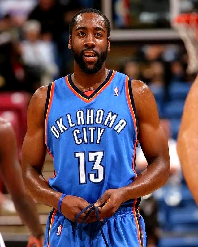 JJB-包含哈登回归赛场，挺进下一轮首场状态亮眼，SKT观众沸腾！的词条